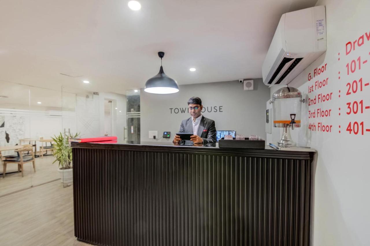 Townhouse Golf Course Road 호텔 구르가온 외부 사진