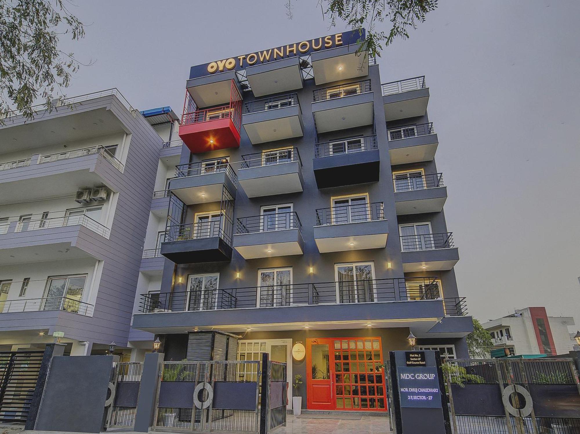Townhouse Golf Course Road 호텔 구르가온 외부 사진